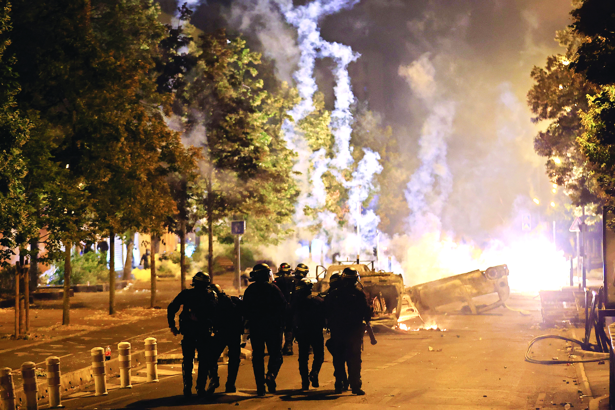 Unrest over teen’s killing grows; 600 arrested, 200 personale hurt