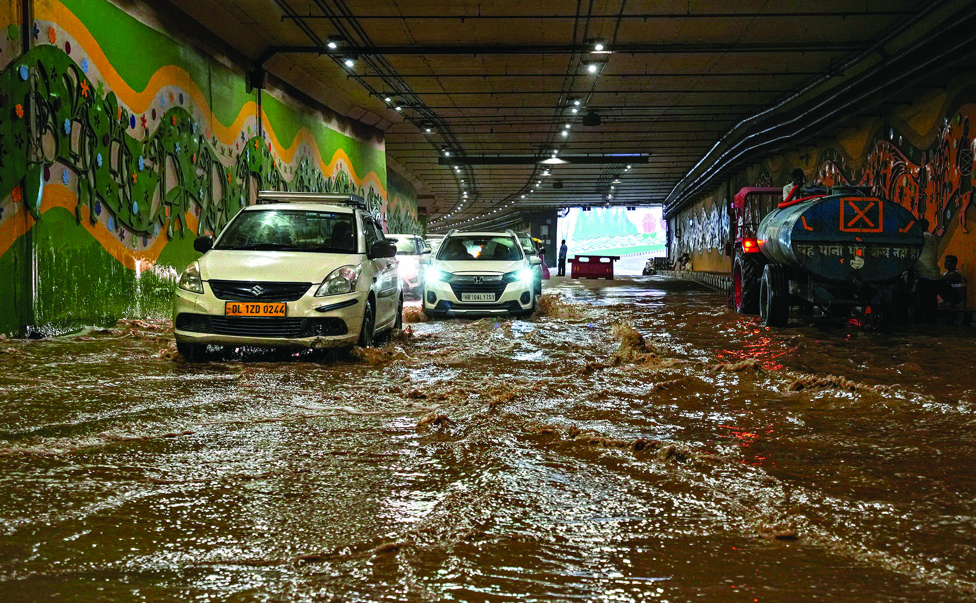 Rains bring Delhi to a halt, auto driver dies after falling into ditch Rains bring Delhi to a halt, auto driver dies after falling into ditch