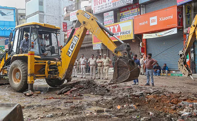 Temple and mazaar removed in Delhis Bhajanpura for flyover