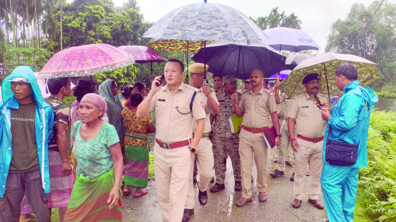 Clash erupts between timber smugglers & forest workers, one dead
