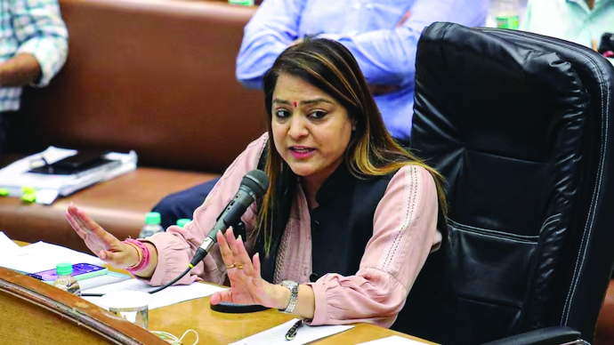 Salaries of MCD sanitation workers for Jun credited on Jul 1, says Mayor Salaries of MCD sanitation workers for Jun credited on Jul 1, says Mayor