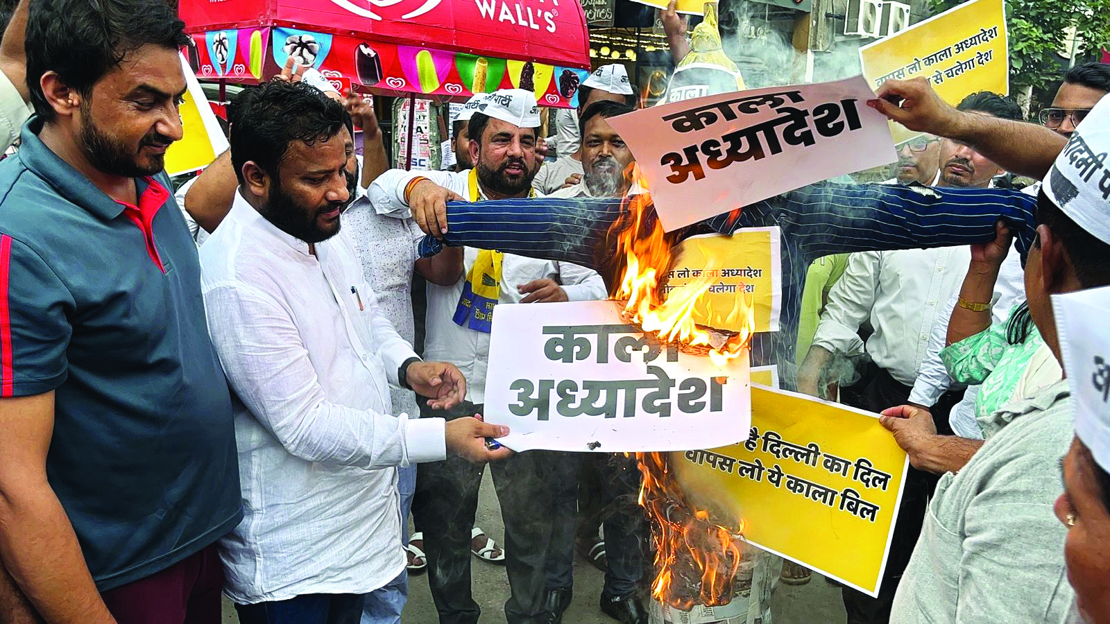 AAP hits streets to protest against Centre’s ordinance