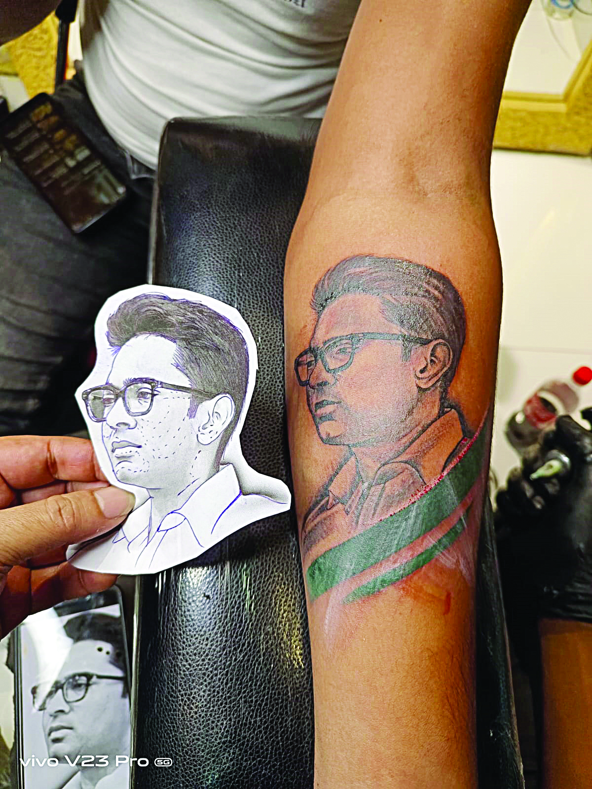 Siliguri: Artist offers free tattoos   of Mamata and Abhishek