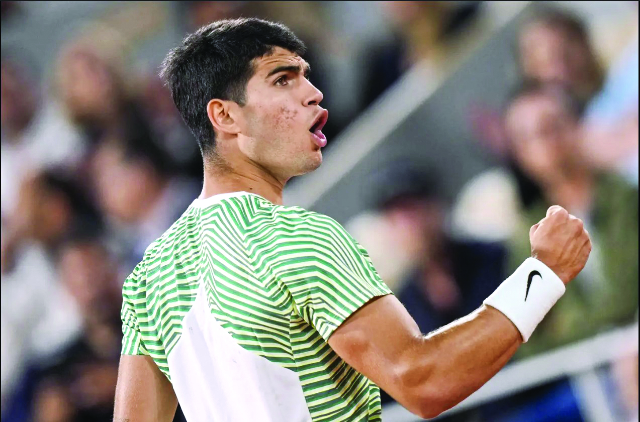 Alcaraz and Sabalenka both advance at Wimbledon C’ship