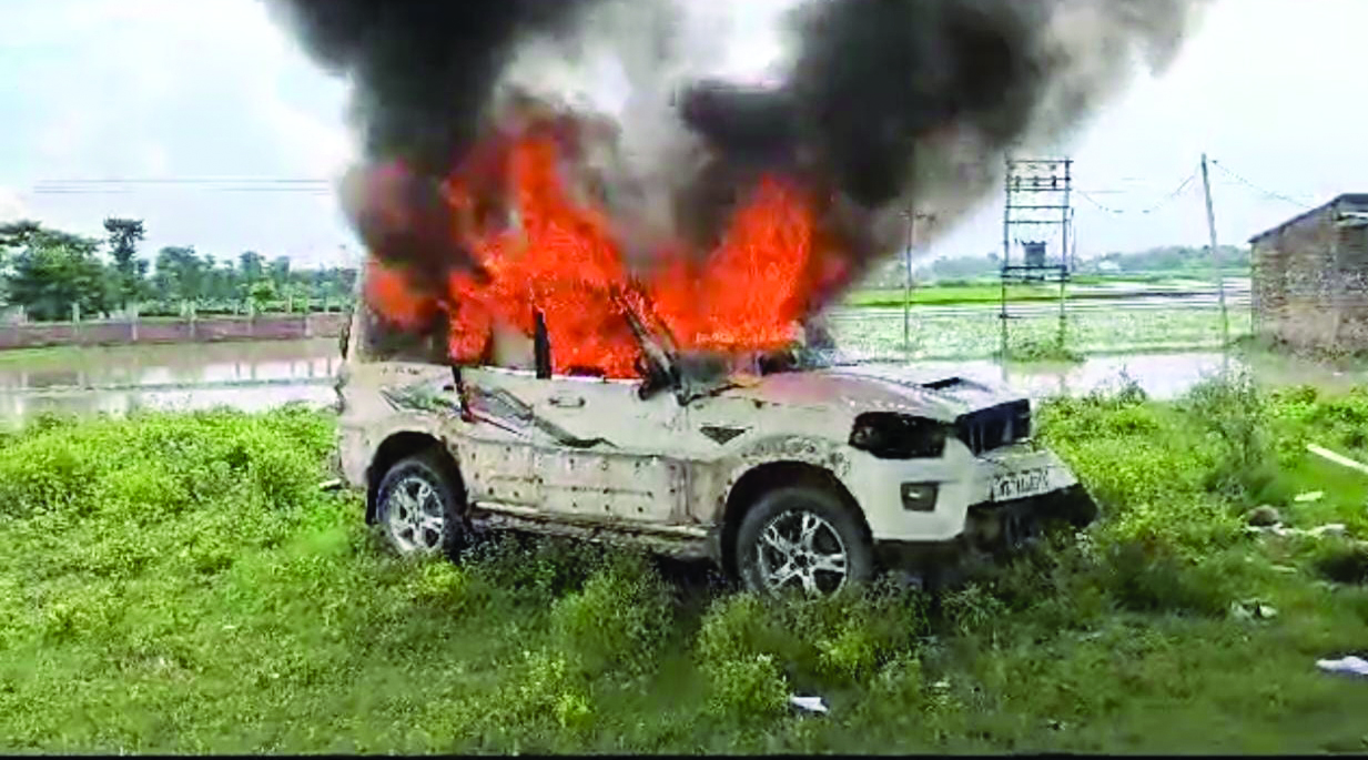 Oppn parties go on a rampage, block roads, torch vehicles