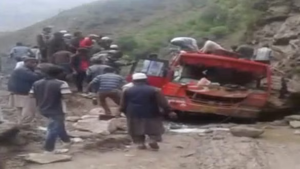 Landslide hits bus in Jammu and Kashmirs Doda, two dead