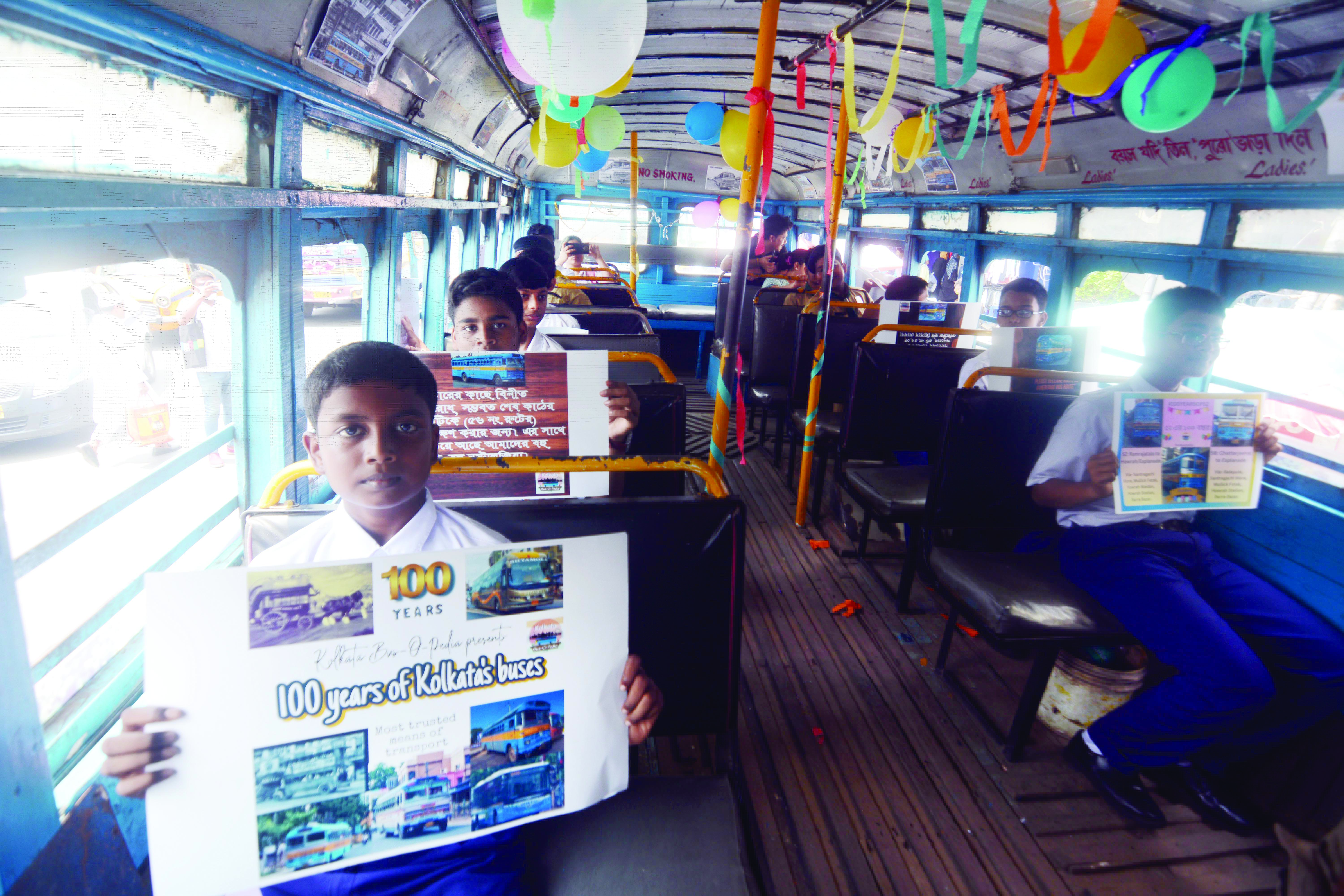 City celebrates 100 yrs of oldest bus link between Howrah-Kolkata City celebrates 100 yrs of oldest bus link between Howrah-Kolkata