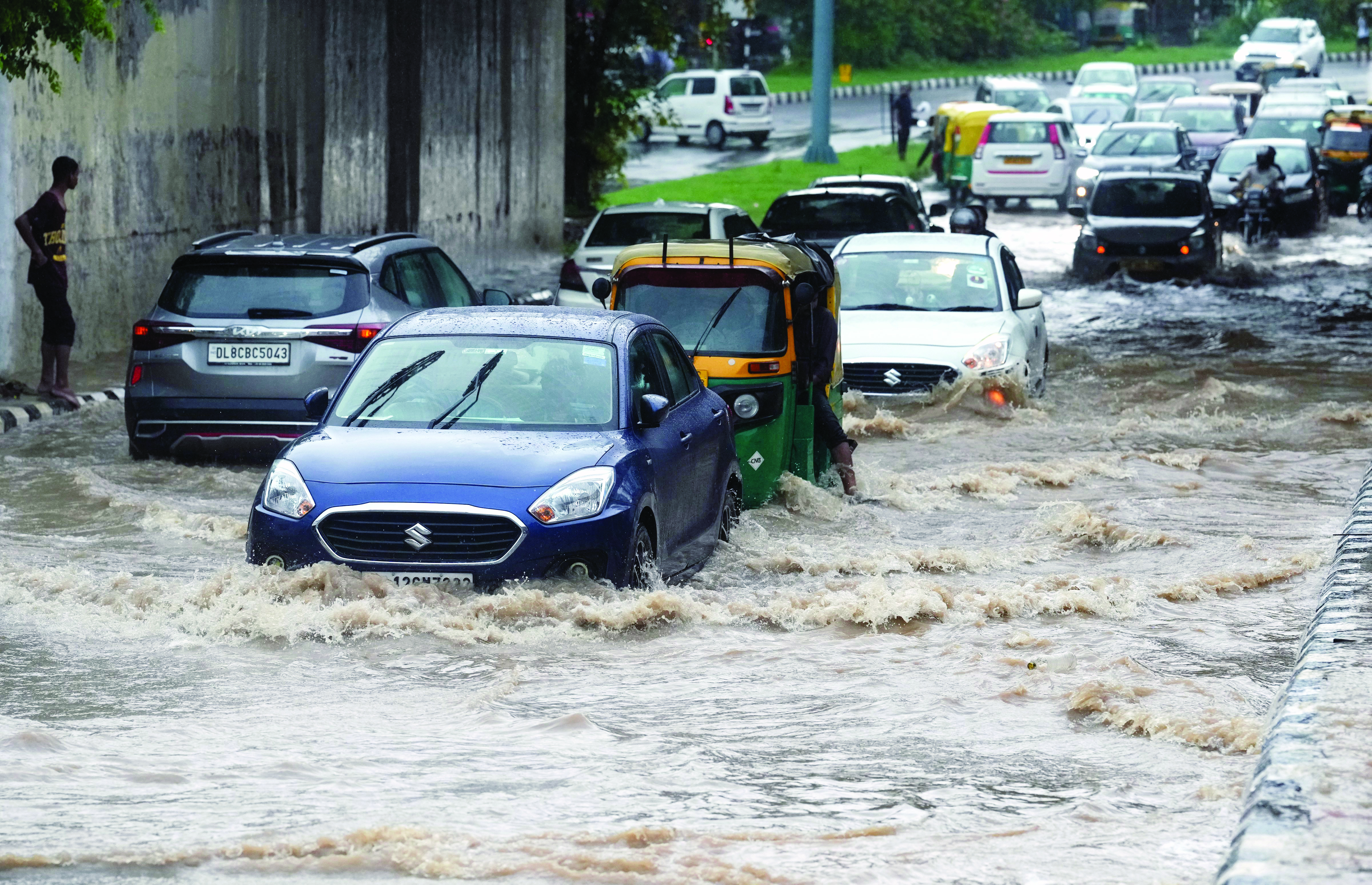 Flood warning after Hry releases heavy water into Yamuna Flood warning after Hry releases heavy water into Yamuna