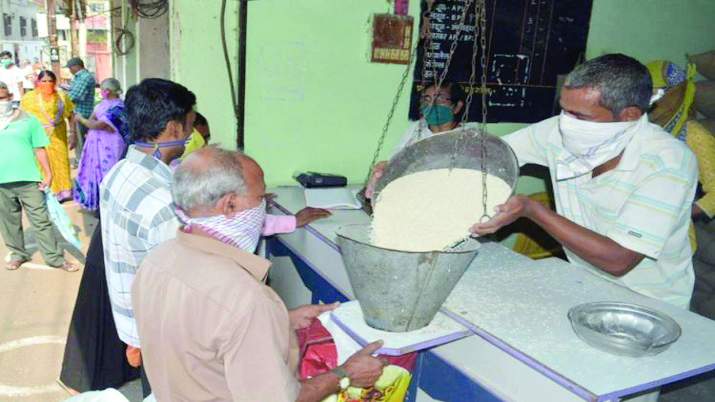 Karnataka government starts cash disbursal in lieu of 5 kg rice