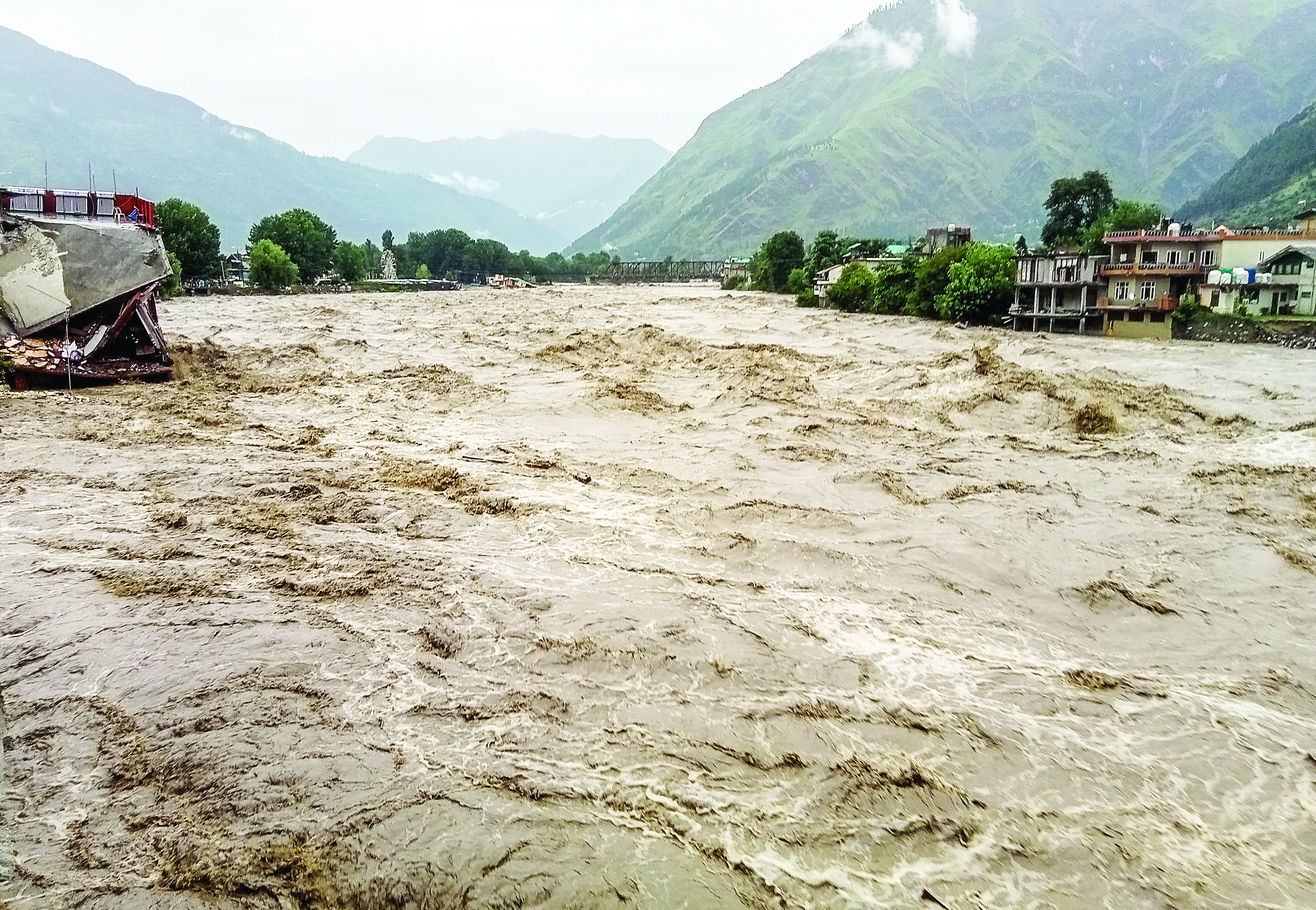 Downpour causes damages worth Rs 4,000 cr in Himachal