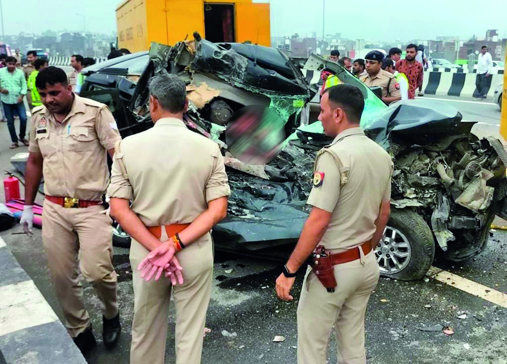 6 dead as school bus on wrong side of Delhi-Meerut E-way collides with SUV