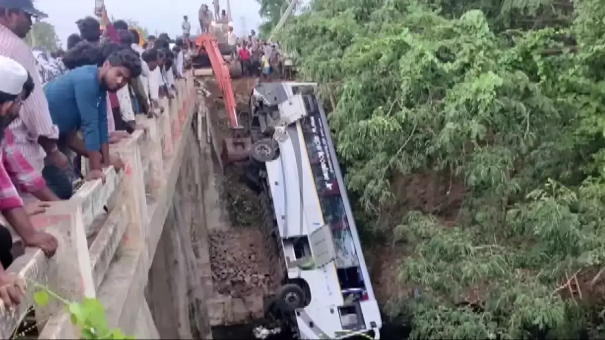 Seven killed in Andhra Pradesh as bus falls into canal