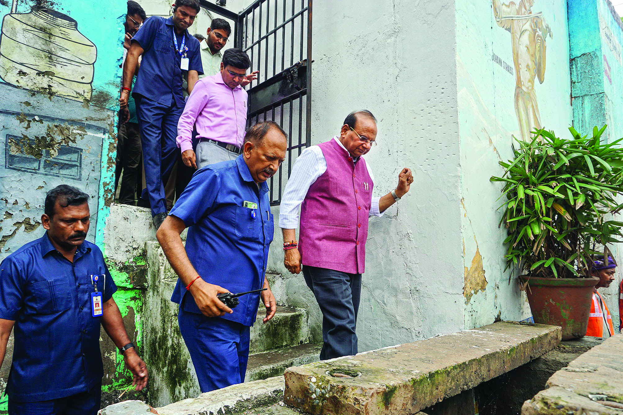 Waterlogging now annual ritual, says L-G, AAP hits back