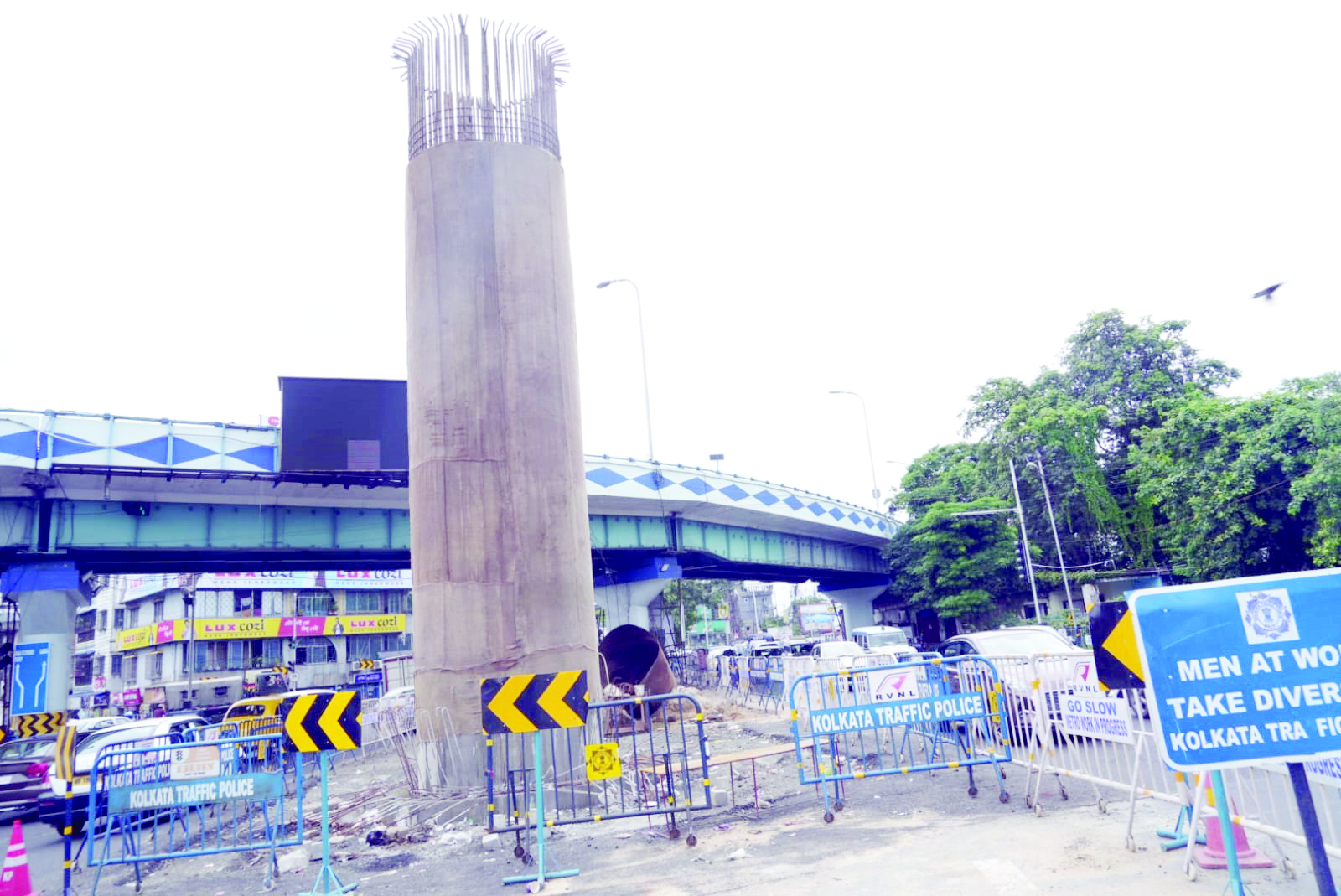 Metro: Construction work of pier no. 318, except the cap completed