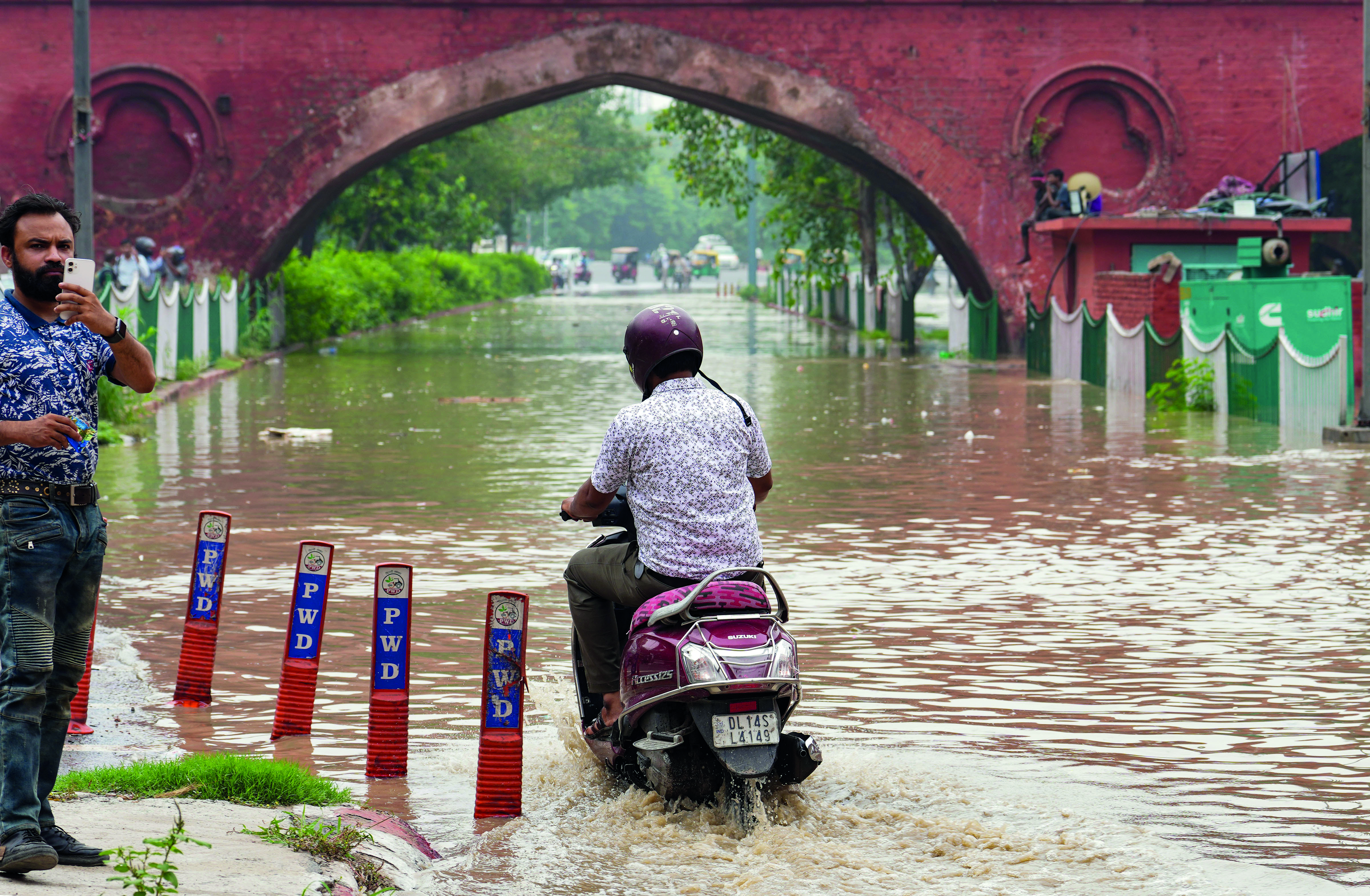 Non-essential govt offices, schools, colleges to remain closed in Delhi till Sunday: DDMA Non-essential govt offices, schools, colleges to remain closed in Delhi till Sunday: DDMA