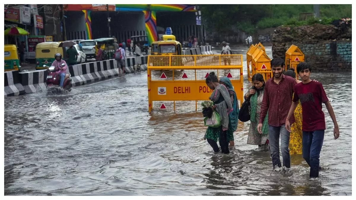 Yamuna floodwaters enter central Delhi leading to heavy traffic jams