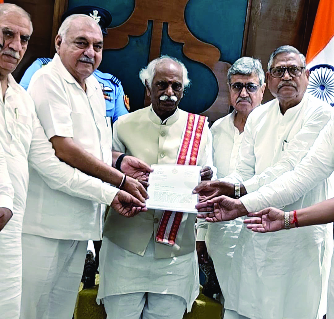 Haryana Congress submits memo to Guv, asks compensation for flood-hit farmers