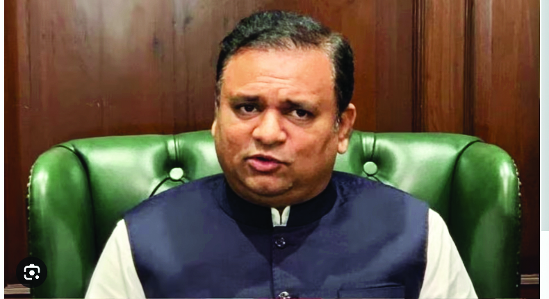 SC issues notice to Maha Speaker on disqualification petitions against CM Shinde