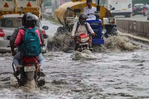 Heavy rain lashes Delhi, waterlogging causes traffic congestion in parts of city