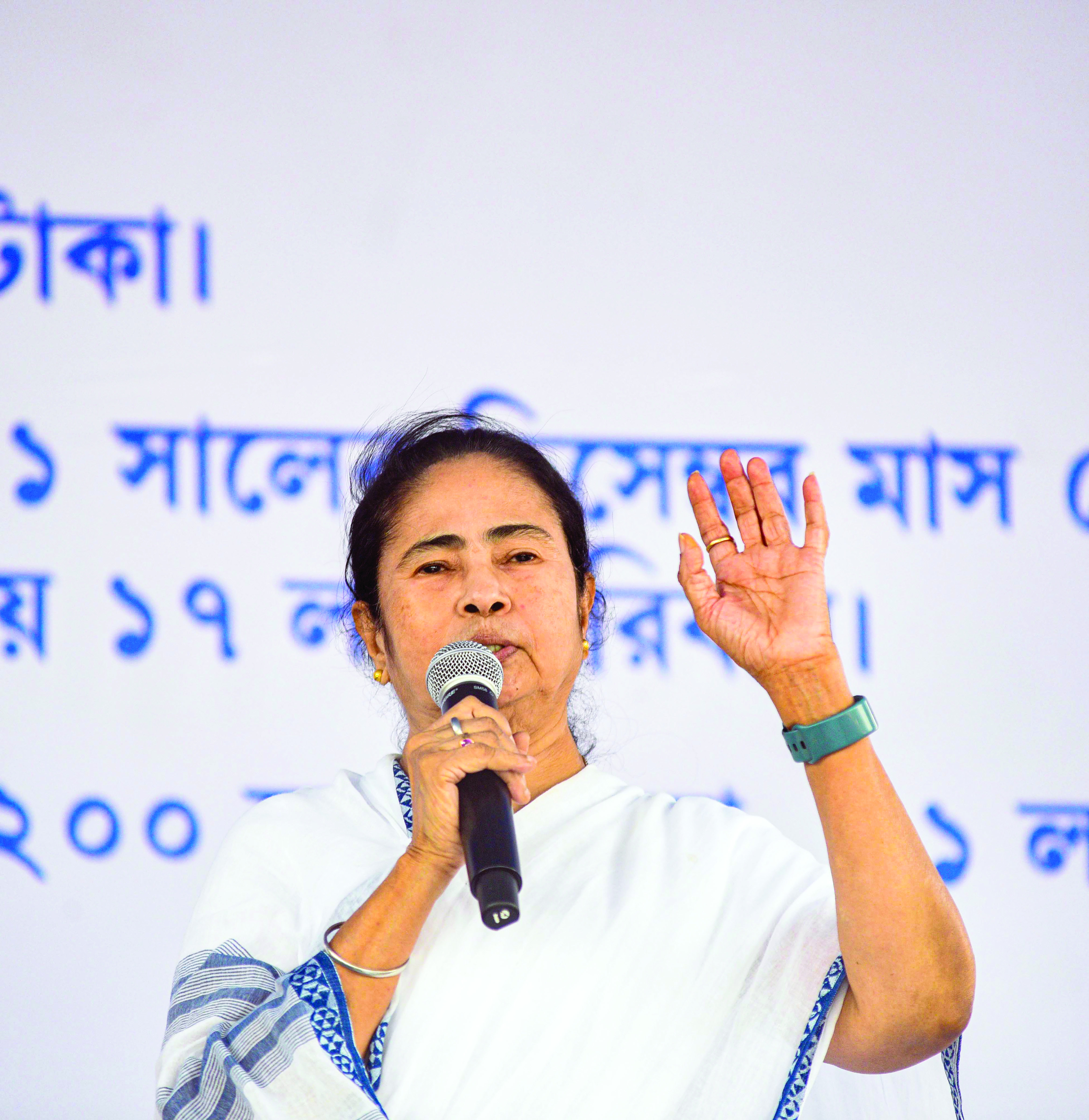 CM congratulates SSKM doctors for conducting 1st hand transplant in Bengal CM congratulates SSKM doctors for conducting 1st hand transplant in Bengal