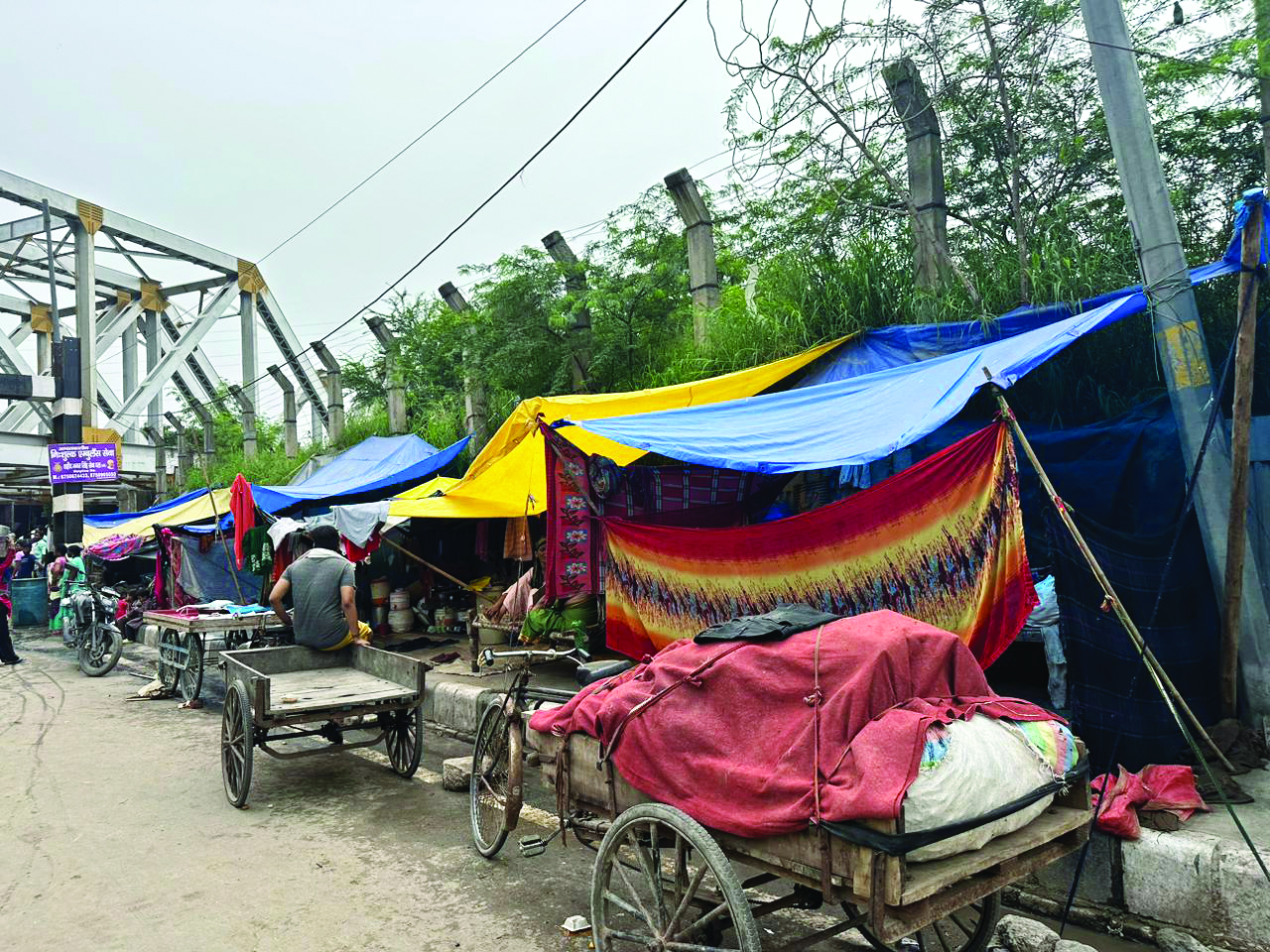 Yamuna residents adrift as flood washes homes away Yamuna residents adrift as flood washes homes away