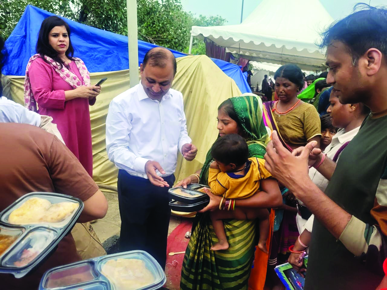 DJB Vice-Chairman visits Yamuna Bridge flood relief camp