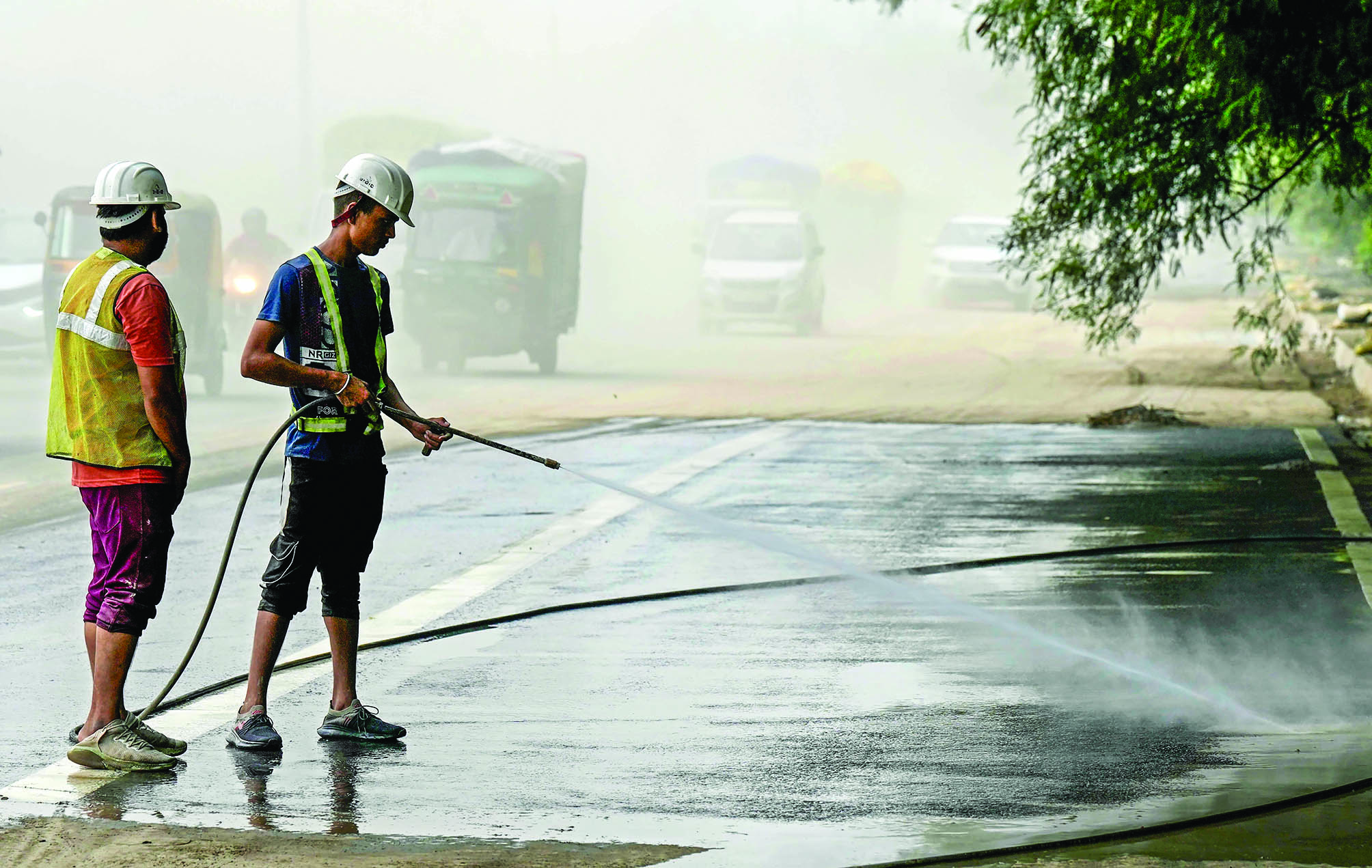 As Yamuna recedes, govt lifts restrictions on entry of trucks As Yamuna recedes, govt lifts restrictions on entry of trucks
