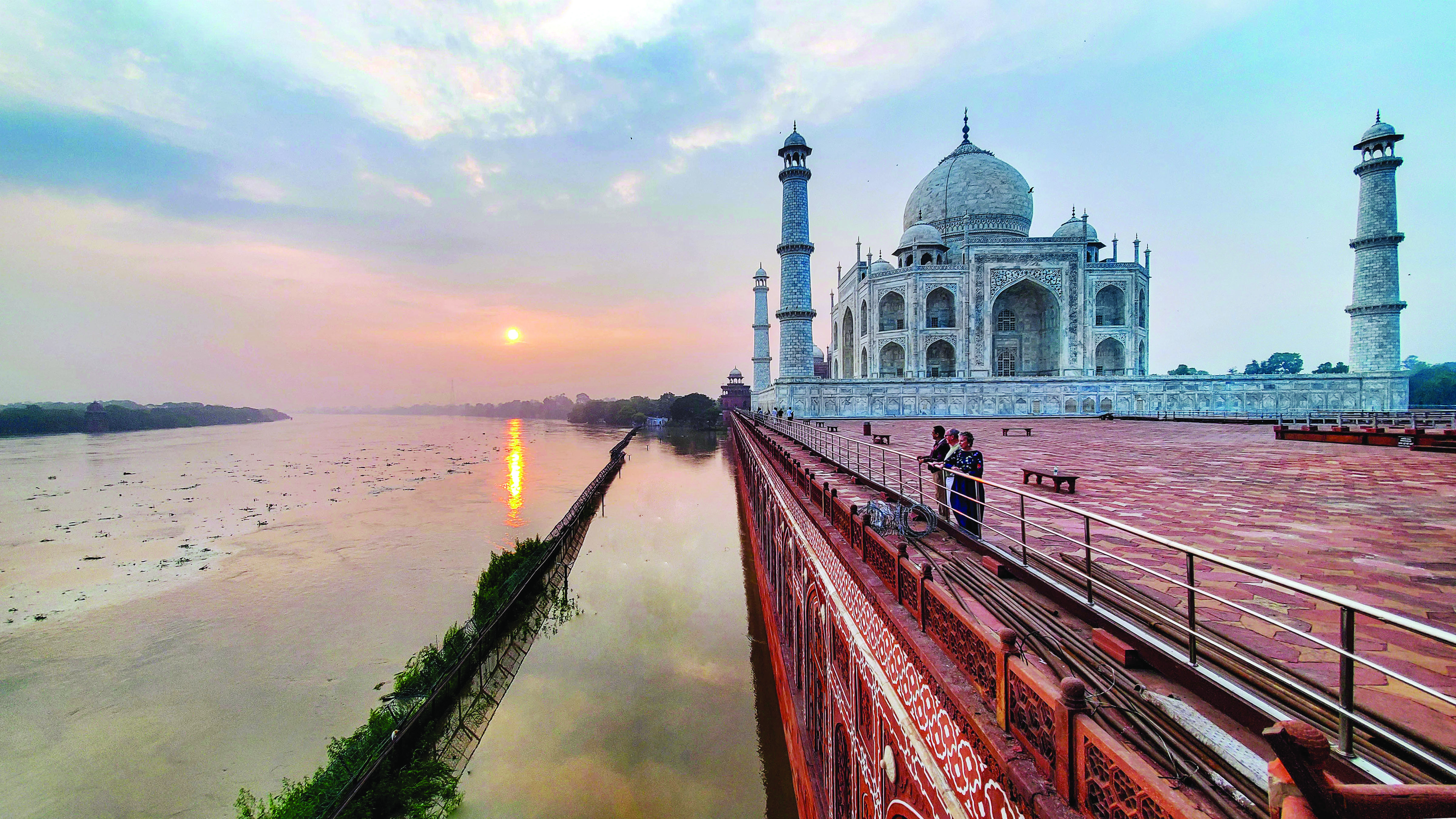 For the 1st time in 45 years, rising Yamuna reaches walls of iconic Taj Mahal For the 1st time in 45 years, rising Yamuna reaches walls of iconic Taj Mahal