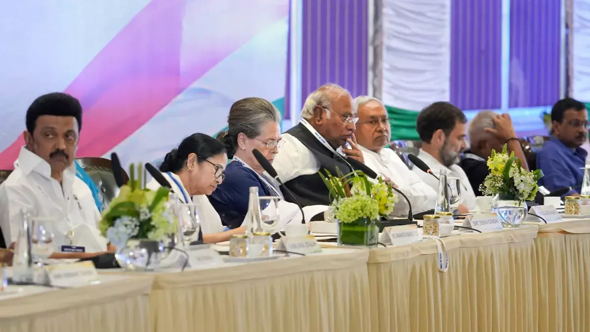 Shiv Sena (UBT) slammed BJP for remembering NDA only after 26 opposition parties came together Shiv Sena (UBT) slammed BJP for remembering NDA only after 26 opposition parties came together