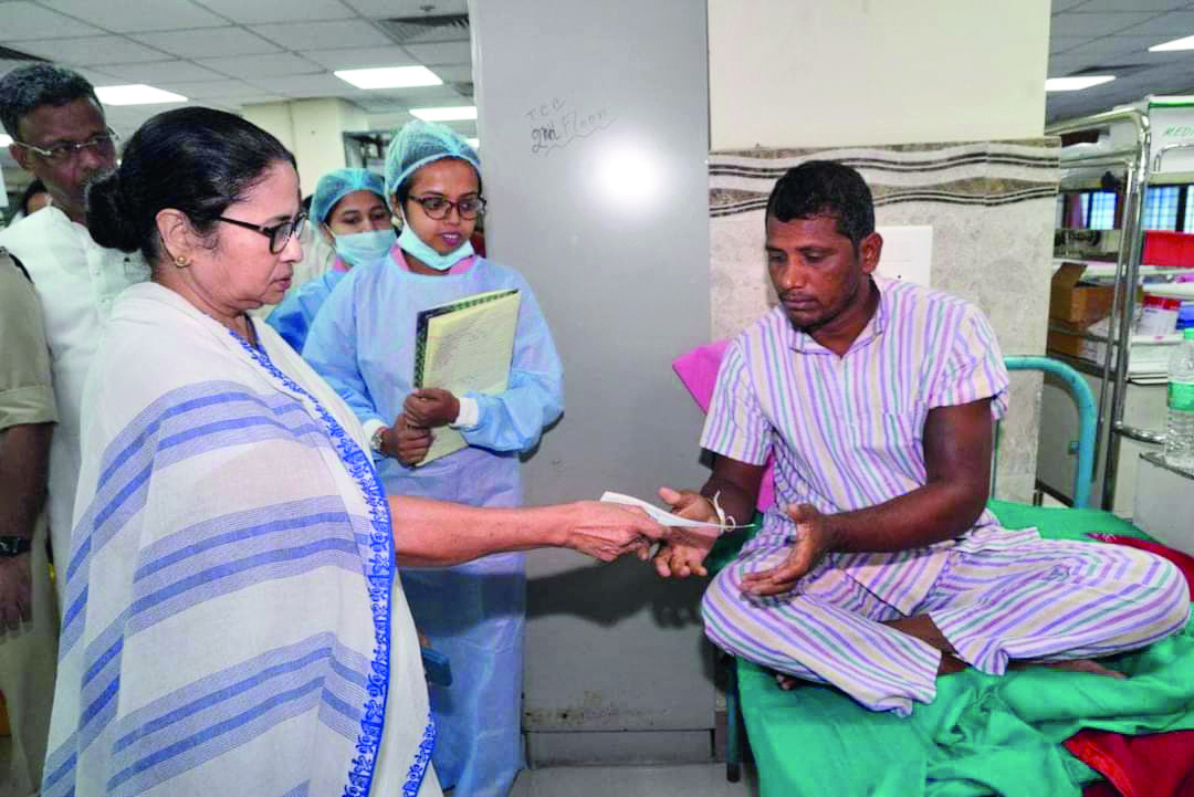 Mamata meets victims of Panchayat poll violence at SSKM
