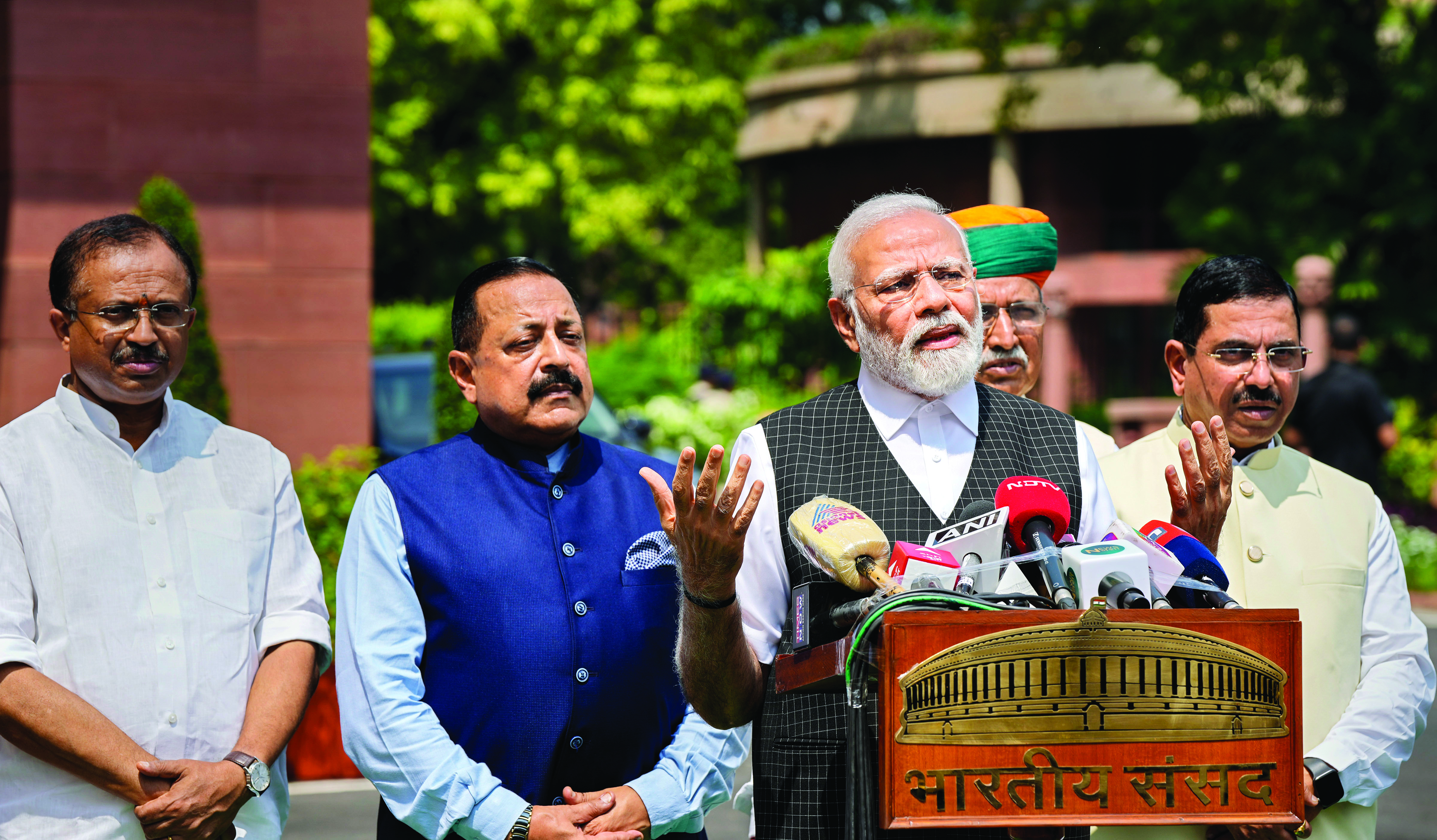 PM Modi urges MPs to hold serious discussions on Bills