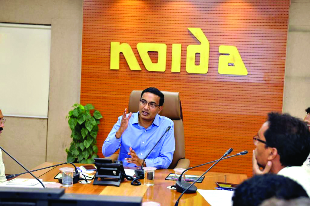Lokesh M takes charge   as Noida Authority CEO