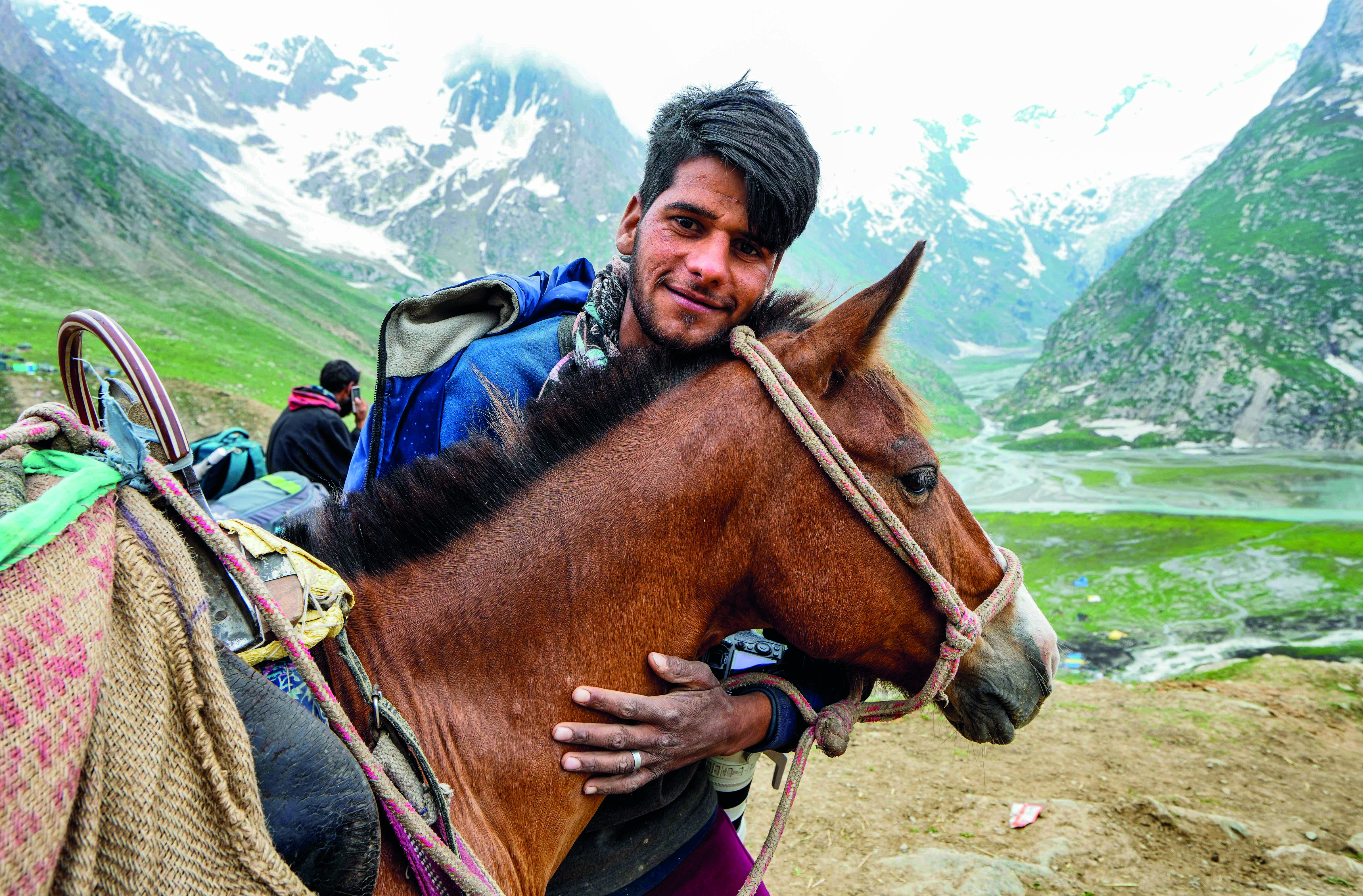 Amarnath pilgrims’ convoy enroute   to Kashmir briefly stopped