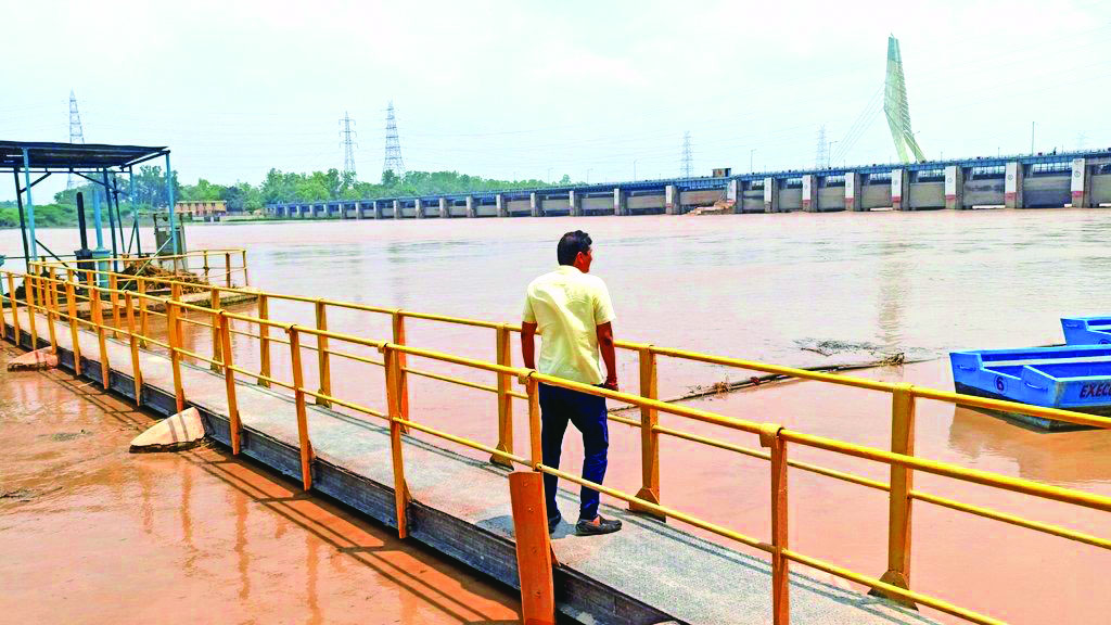 As Yamuna breaches danger mark, minister inspects Wazirabad WTP