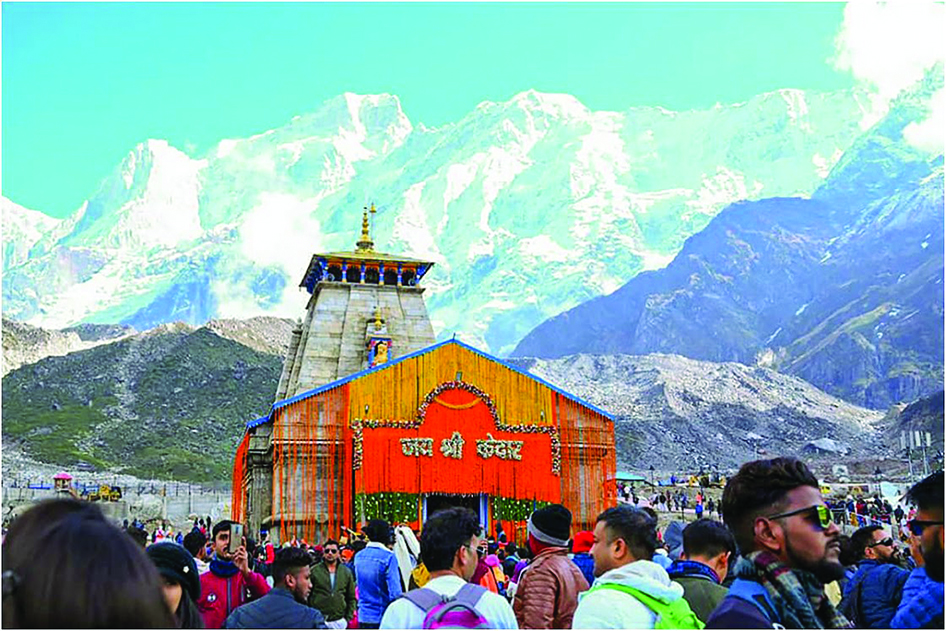 Man violates photography ban in Kedarnath Temple Man violates photography ban in Kedarnath Temple