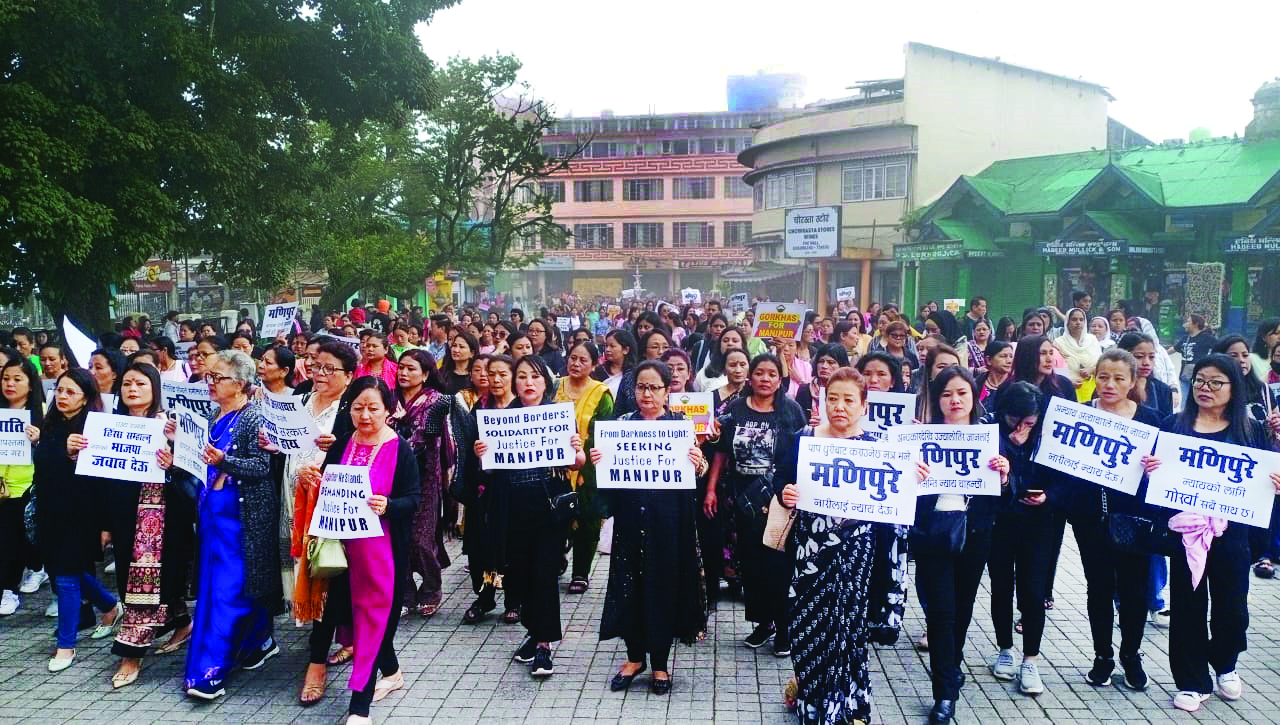 Protesters take to the streets in Darj over Centre’s silence on Manipur Protesters take to the streets in Darj over Centre’s silence on Manipur