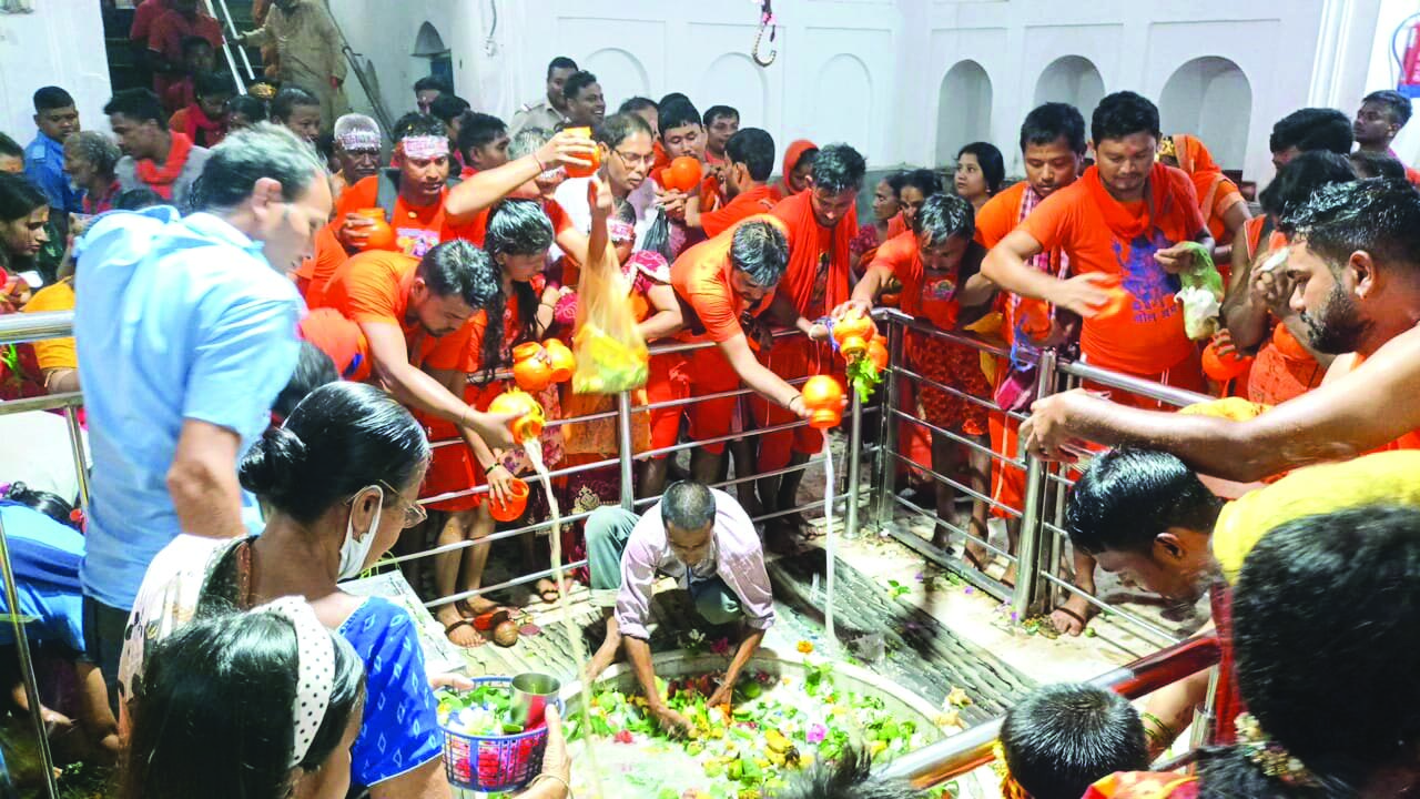 Calcutta HC prohibits entry of devotees to the sanctum sanctorum of Jalpesh Temple Calcutta HC prohibits entry of devotees to the sanctum sanctorum of Jalpesh Temple