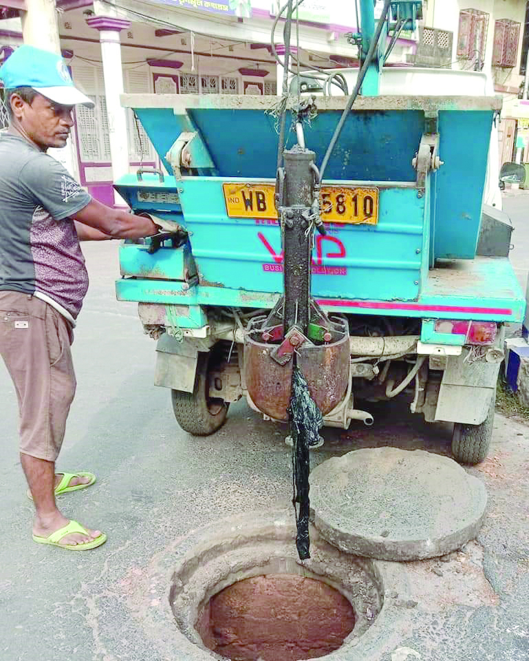KMC eradicates manual scavenging in Kolkata KMC eradicates manual scavenging in Kolkata