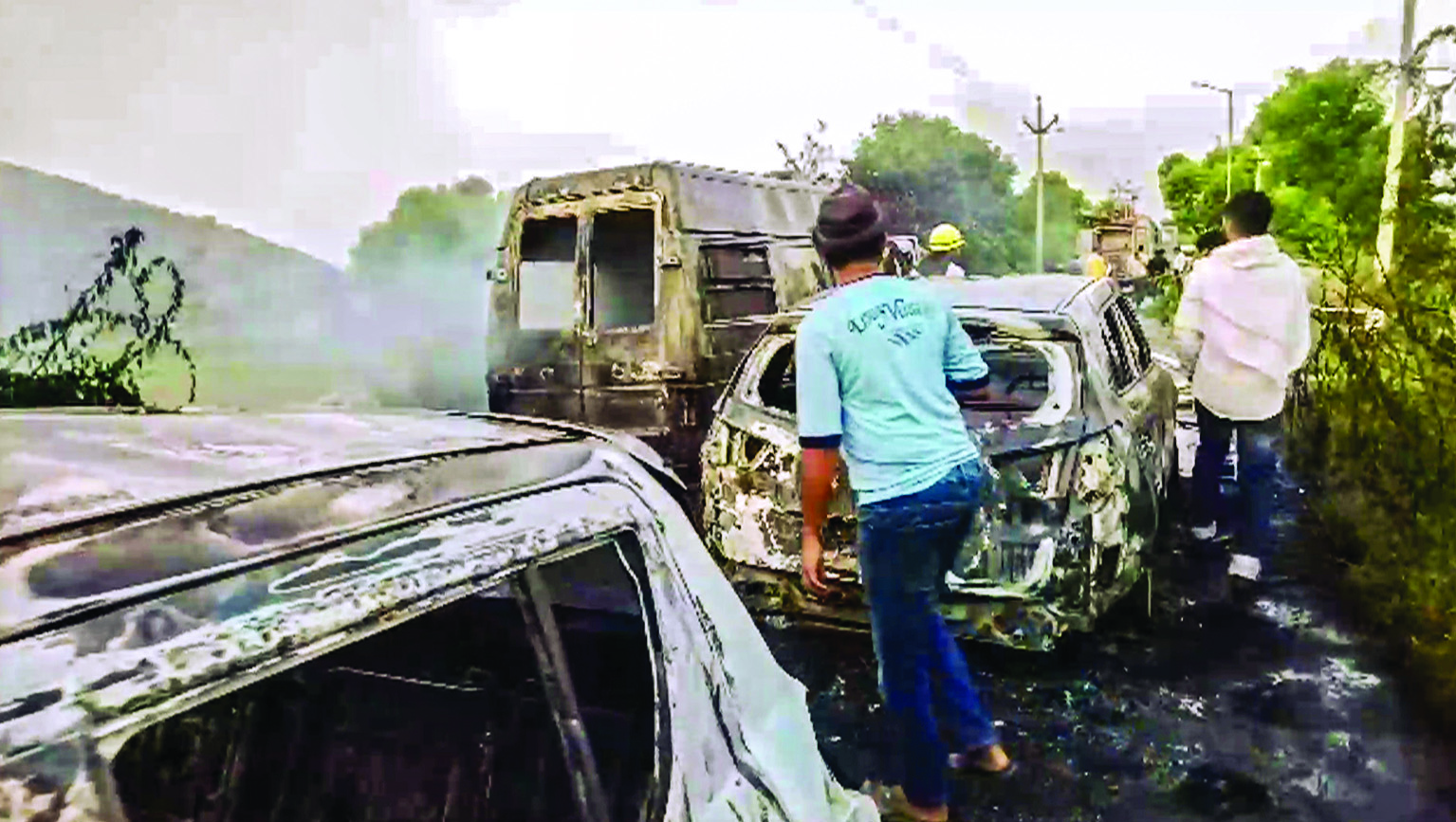 2 home guards killed, 15 others injured as mobs pelt stones at religious procession in Nuh 2 home guards killed, 15 others injured as mobs pelt stones at religious procession in Nuh