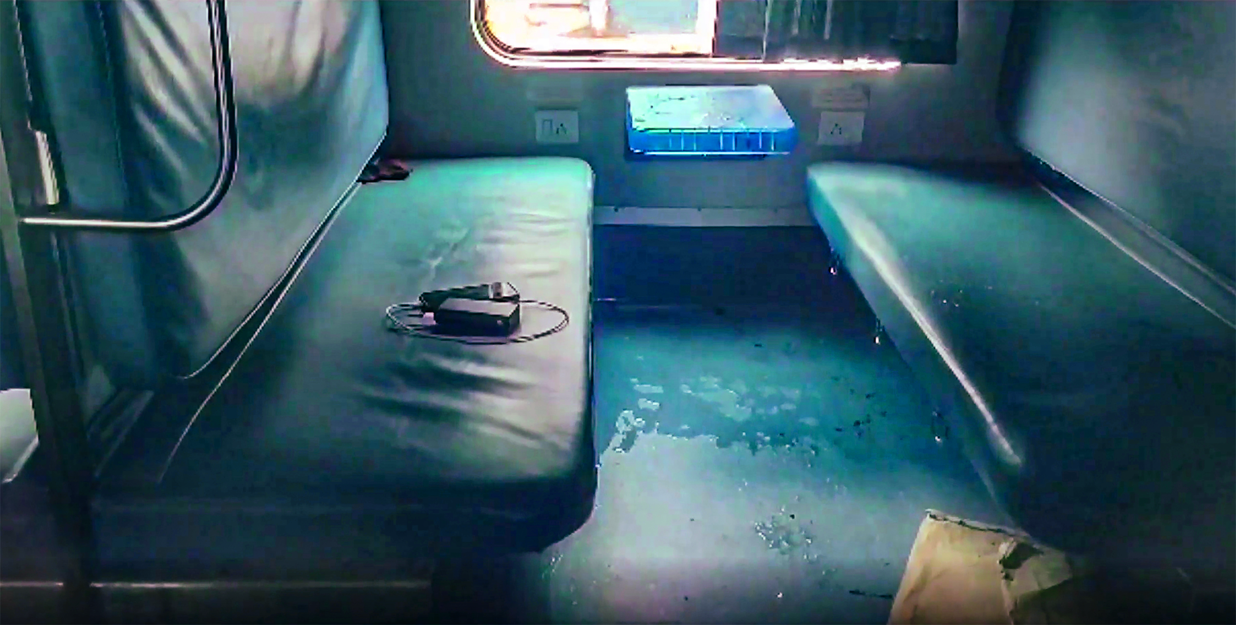 Maharashtra: RPF jawan shoots dead 4 persons on board Jaipur-Mumbai train, nabbed; motive unclear Maharashtra: RPF jawan shoots dead 4 persons on board Jaipur-Mumbai train, nabbed; motive unclear