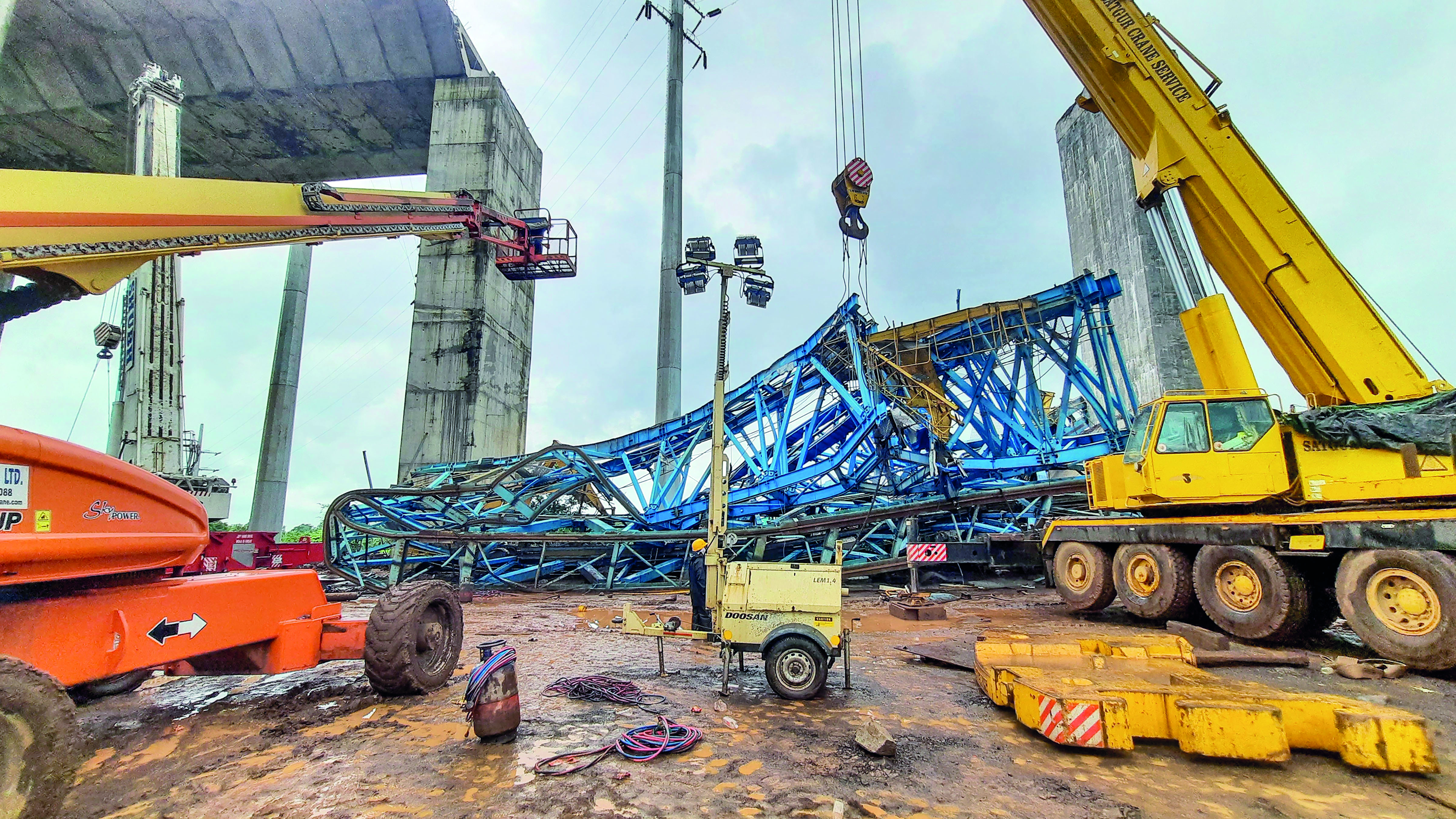20 dead as girder launcher collapses on Samruddhi Expressway in Thane district 20 dead as girder launcher collapses on Samruddhi Expressway in Thane district