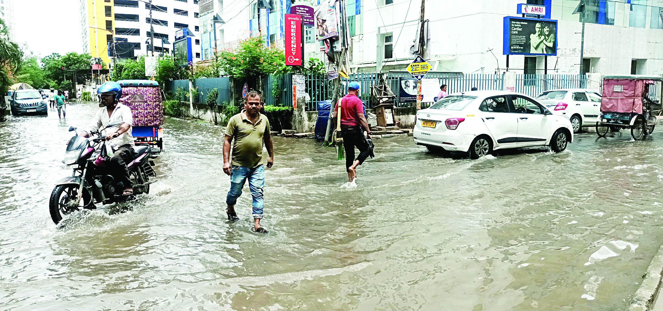 Heavy waterlogging in South Kolkata pockets, KMC deploys pumps to drain stormwater Heavy waterlogging in South Kolkata pockets, KMC deploys pumps to drain stormwater