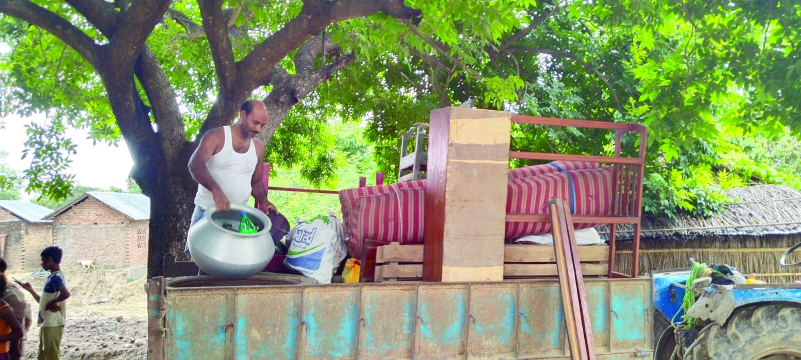 Villagers set to be rendered homeless owing to damage in Ganga embankment