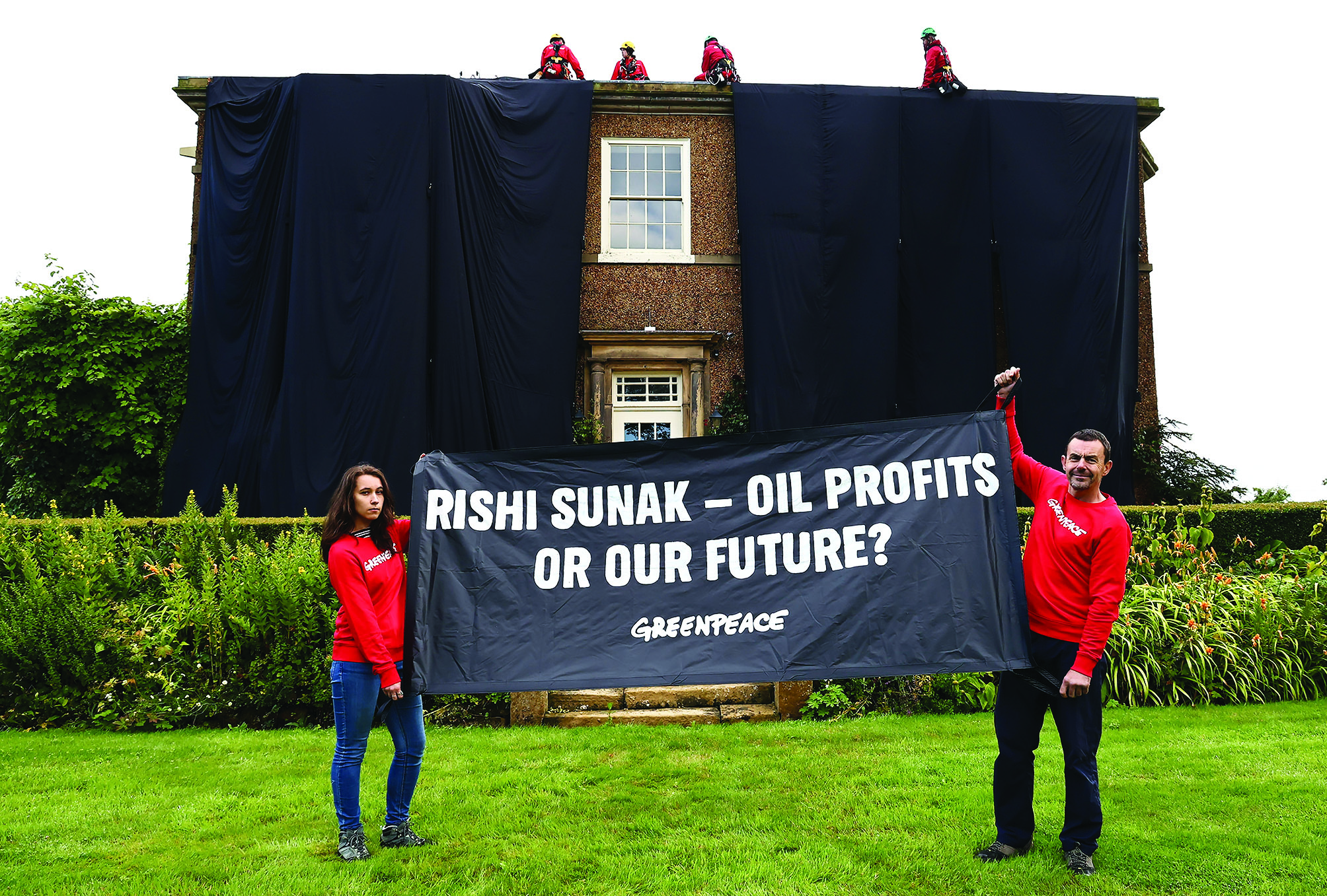 UK PM Sunak’s home drapped in black cloth UK PM Sunak’s home drapped in black cloth