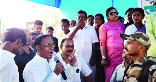 Non-release of Bengals funds: BJP MLA joins TMCs protest programme in Gangarampur