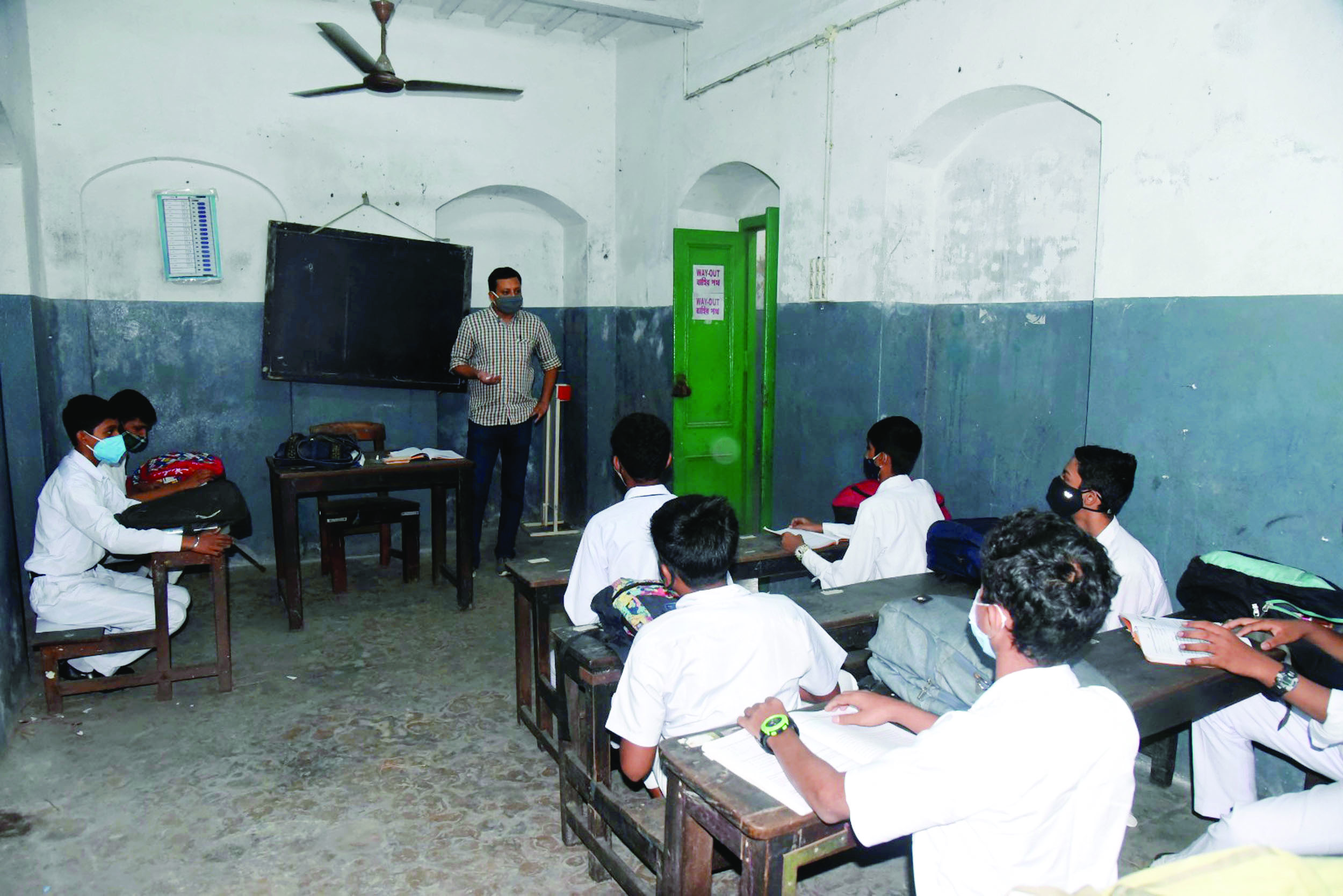 State Education dept gives financial grants to over 9K schools that are over 100 years old