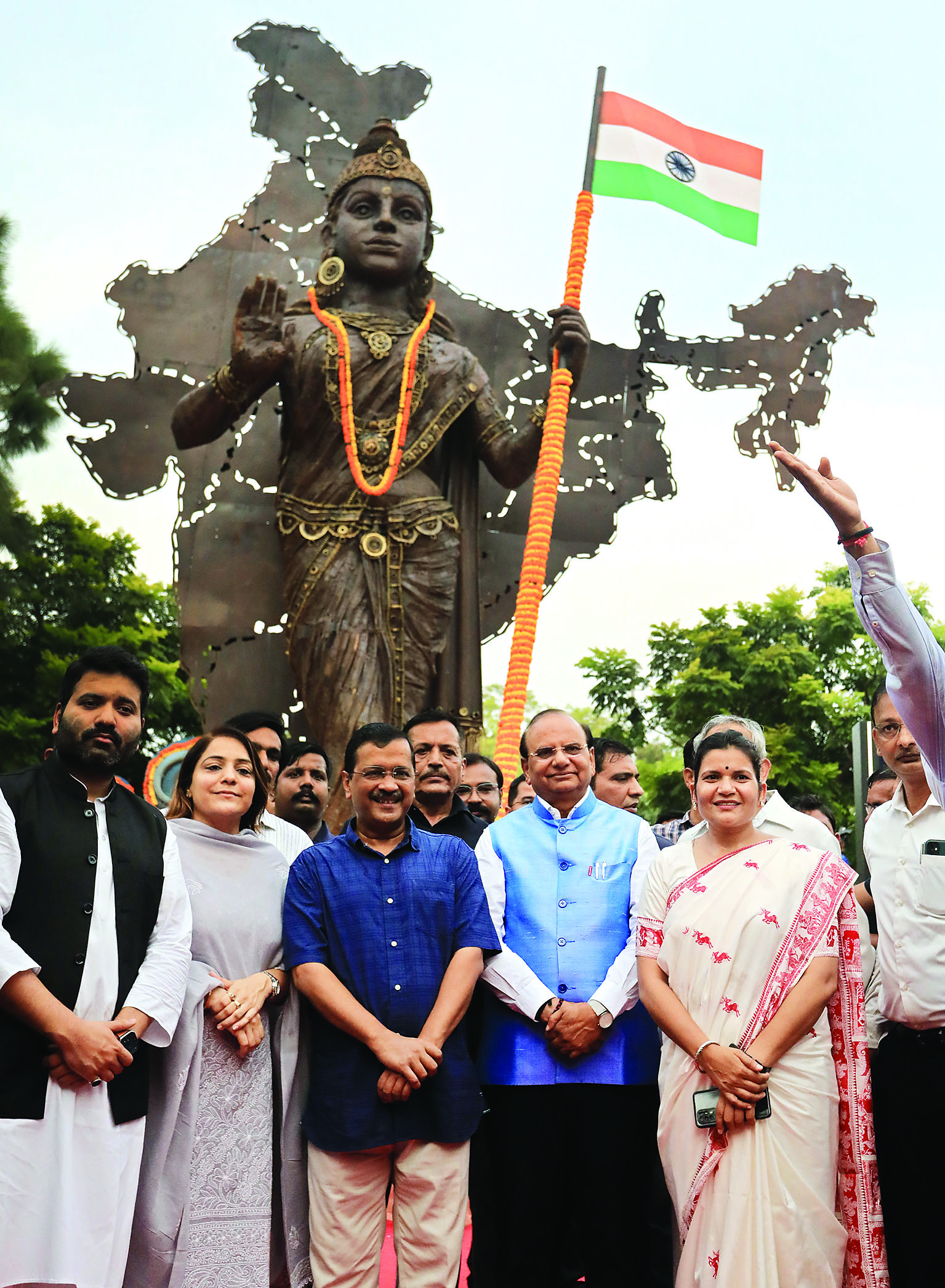 Waste-to-art: L-G, CM jointly inaugurate ‘Shaheedi Park’