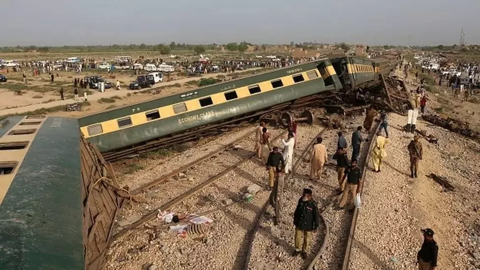 Pakistan Railways suspend six officials for negligence that led to train accident