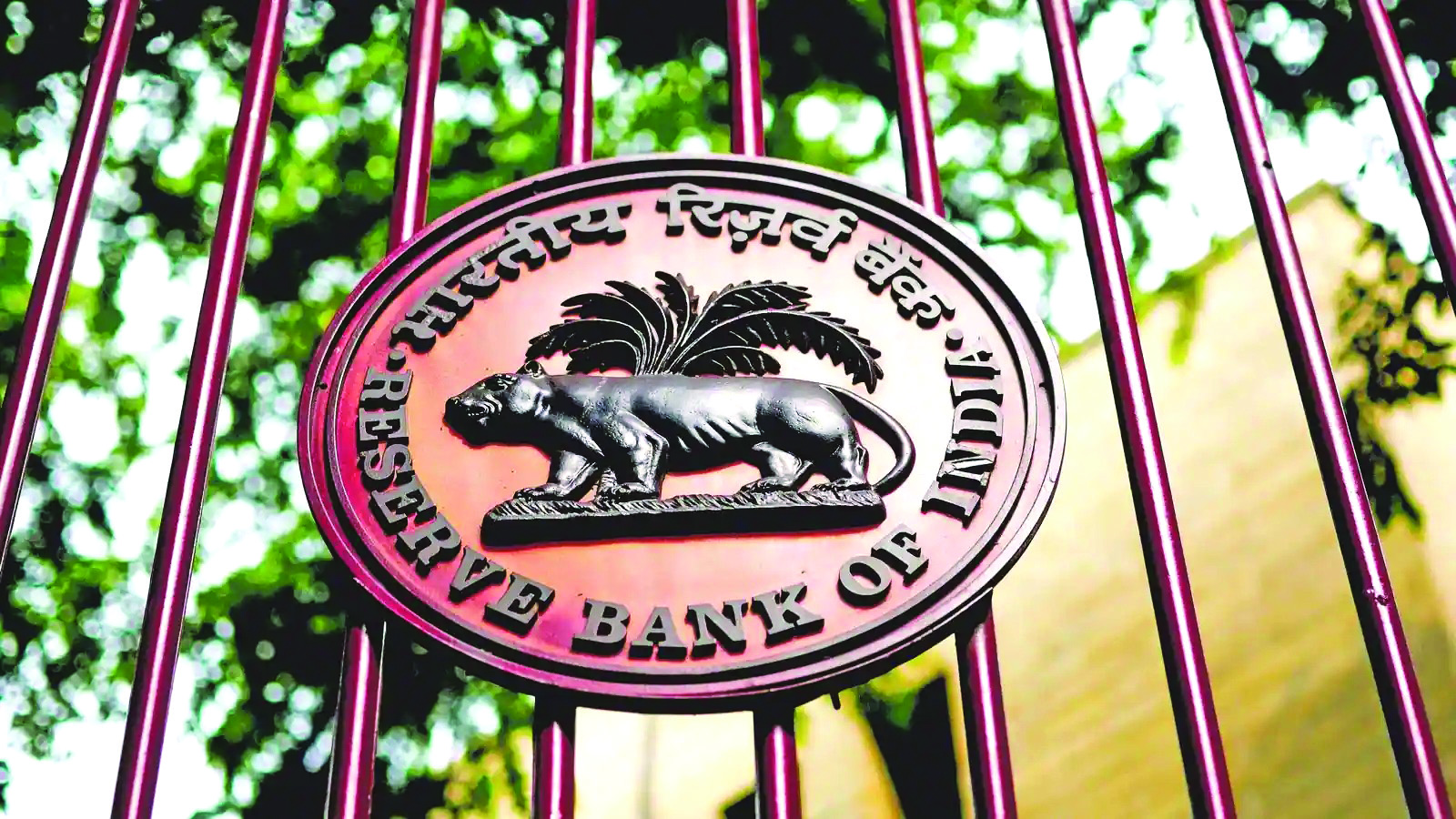 Home loan & other borrowers can   switch to fixed-rate regime, says RBI