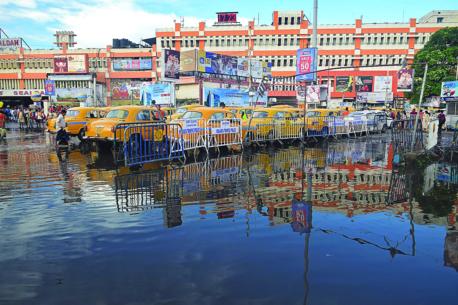 Rain lashes several parts of South Bengal districts, city